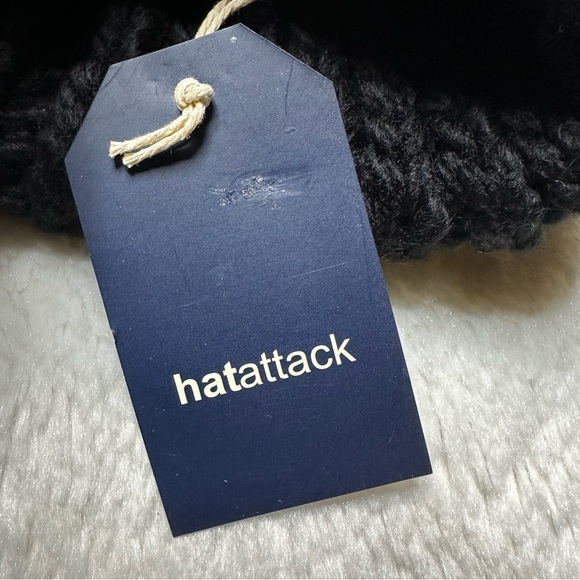 NWT Revolve Hat Attack Bryce Knit Removable Pom Beanie in Black Women’s OS - Picture 7 of 10